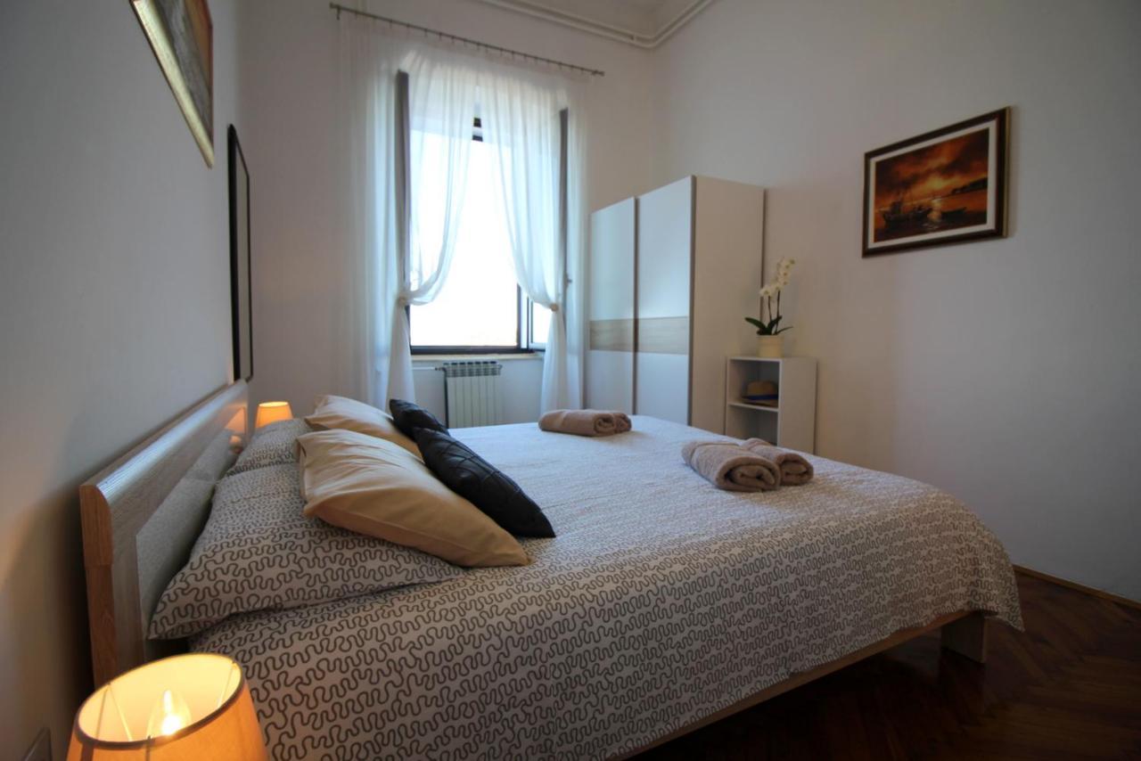 Apartment Old City Porec Esterno foto