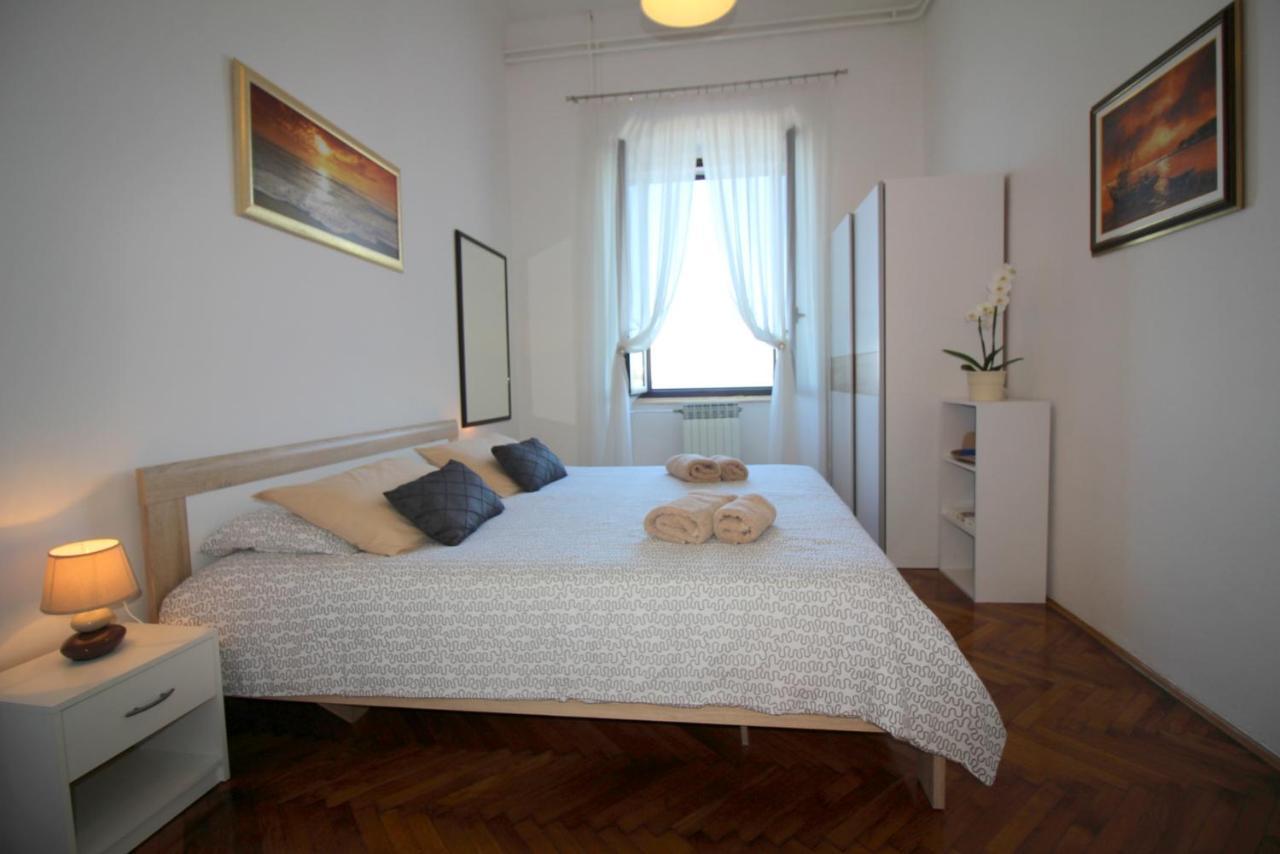 Apartment Old City Porec Esterno foto