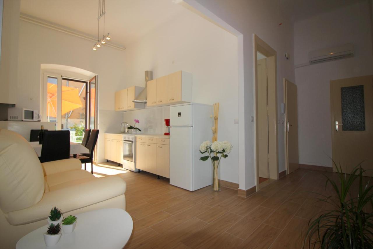 Apartment Old City Porec Esterno foto