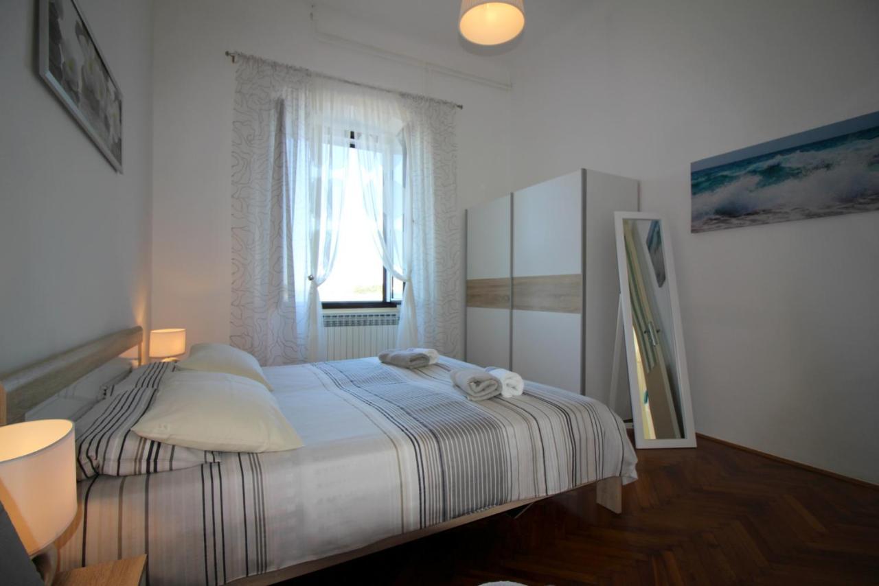 Apartment Old City Porec Esterno foto