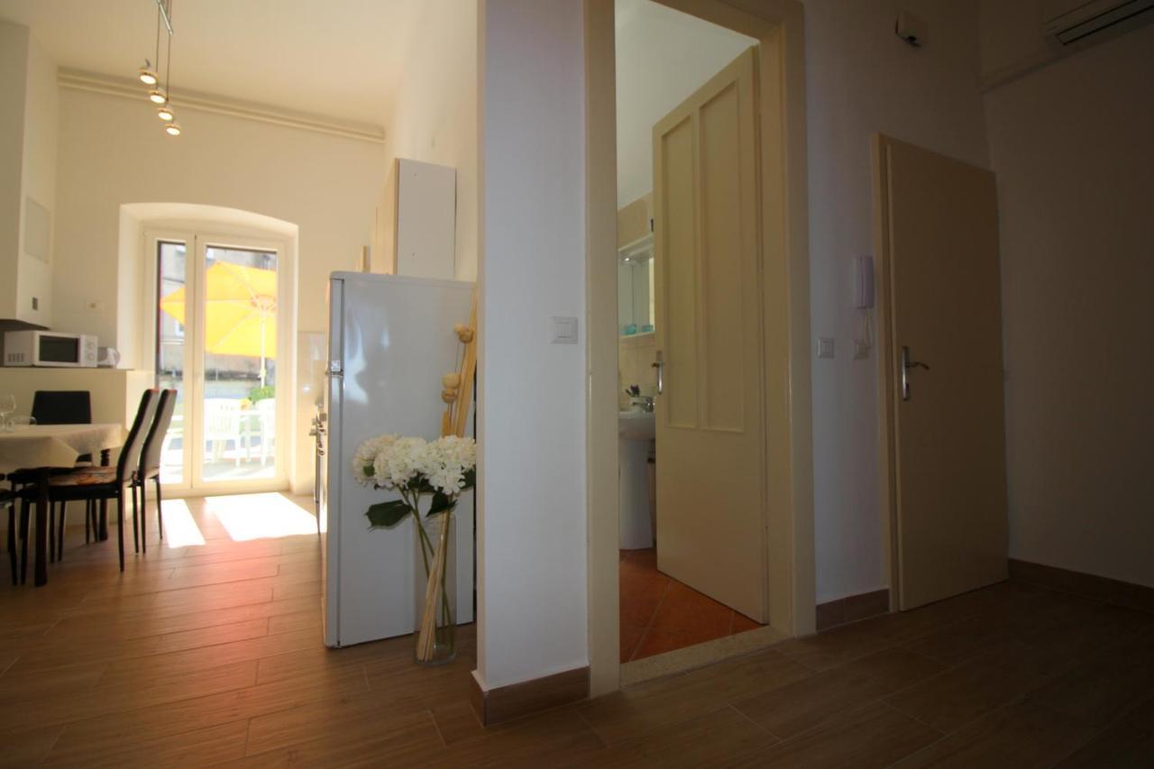Apartment Old City Porec Esterno foto
